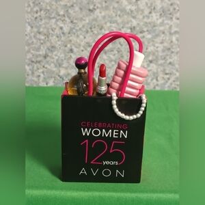 𝑨𝒗𝒐𝒏 𝟏𝟐𝟓 𝒀𝒆𝒂𝒓𝒔 𝑪𝒆𝒍𝒆𝒃𝒓𝒂𝒕𝒊𝒏𝒈 𝑾𝒐𝒎𝒆𝒏 𝑴𝒂𝒌𝒆𝑼𝒑 𝑩𝒂𝒈